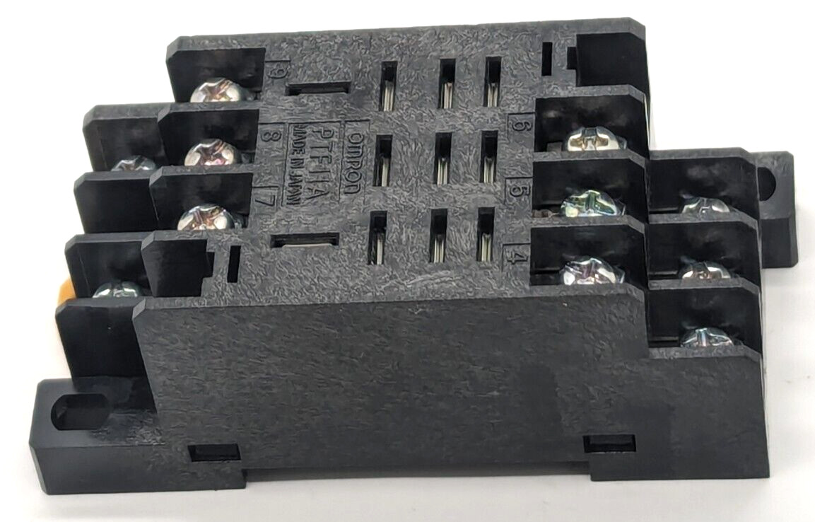 Omron PTF11A Socket NEW
