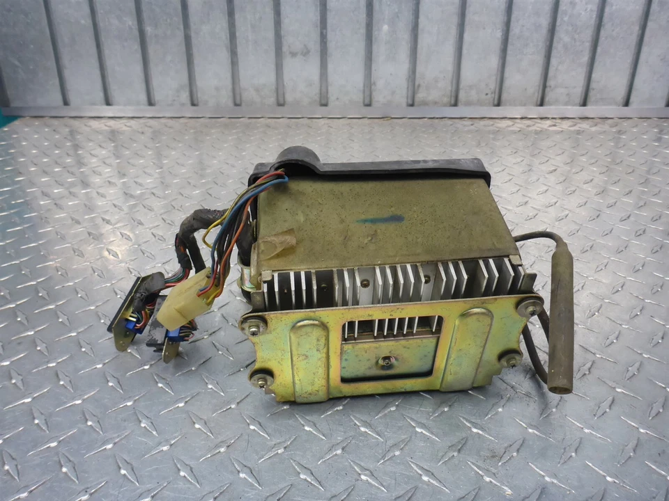 84 Yamaha Venture XVZ12 1200 радиоусилитель усилитель в сборе  - Изображение 2 из 4