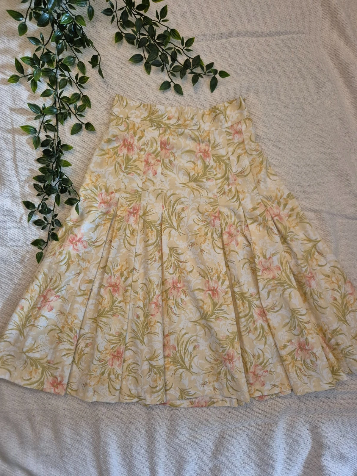 Vintage 80s Laura Ashley Floral Skirt W24 UK 4 Cotton Linen Made in GB
Opens in a new window or tab