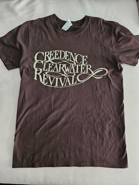 CAMISETA, T-SHIRT  TALLA M ESPAÑA. CREEDENCE CLEARWATER REVIVAL MARRON.