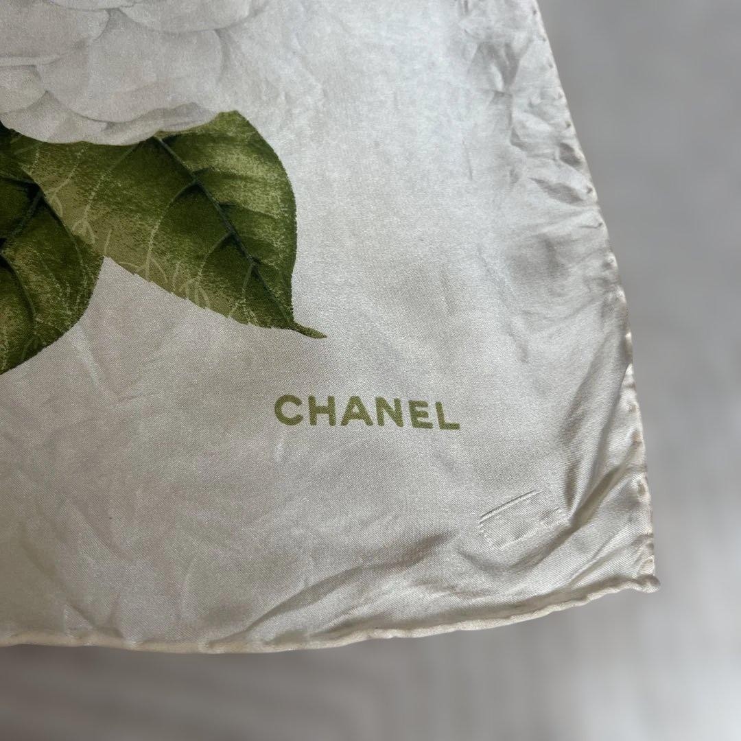CHANEL 花柄 シルクスカーフ 薄緑 CHANEL Floral pattern Silk Scarf White Green about 33.46 x 33.46