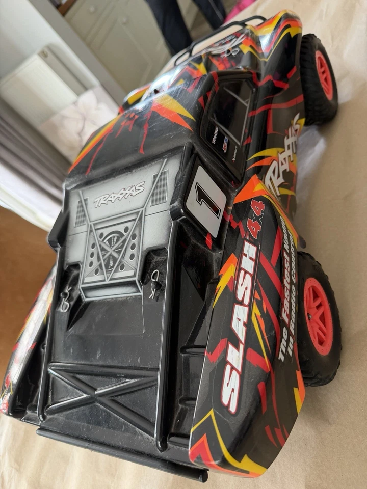 Traxxas Slash 4x4 With Radio Transmitter RTR comes with box collection only - Image 3 of 4