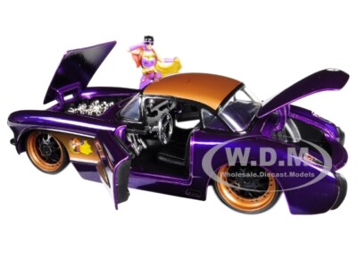 1957 CHEVROLET CORVETTE PURPLE WITH BATGIRL FIGURINE DC COMICS 1