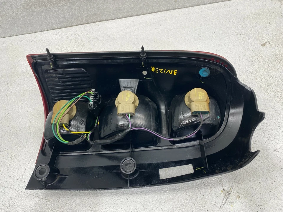 2005-2009 CHEVROLET UPLANDER REAR RIGHT PASSENGER SIDE TAIL LIGHT ASSEMBLY OEM - Image 4 of 4