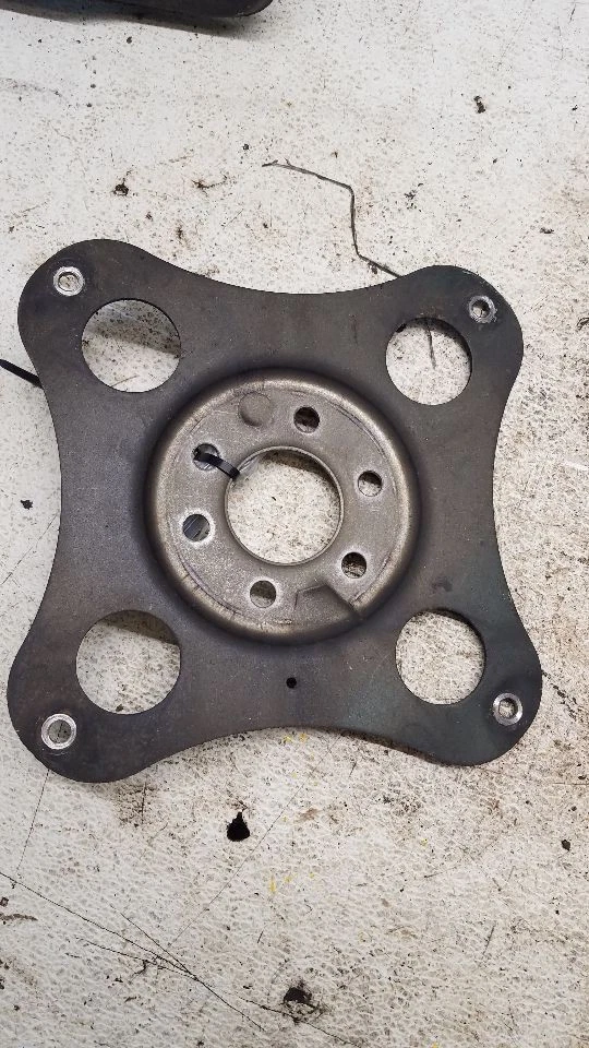 62 CHRYSLER NEWPORT 300 1962 VOLANTE PLACA FLEXIBLE CON PERNOS Foto 3 de 4