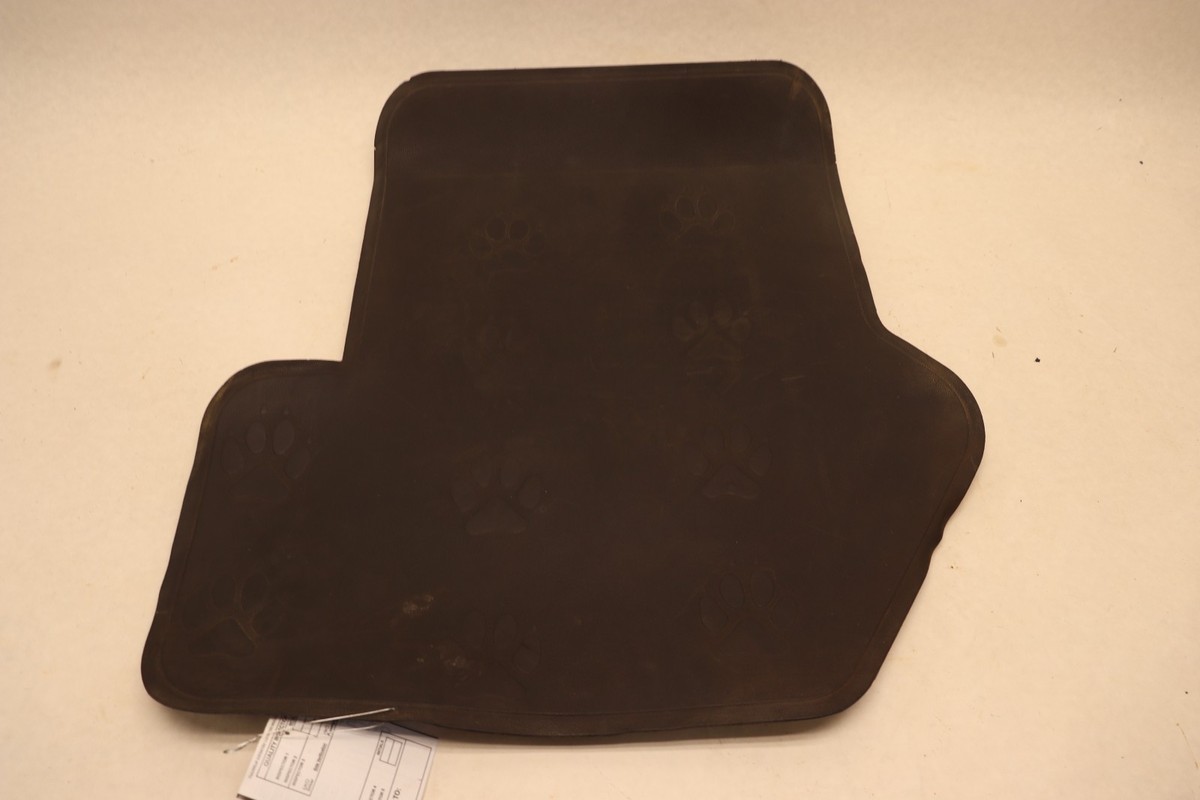 2013-2018 MACK CXU613 FRONT LEFT DRIVER FLOOR MAT COVER RUBBER 82717149 OEM
