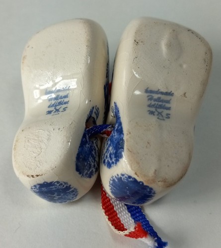 Holland Delft Miniature Figurines Blue White Clogs Signed Handmade Blue 2 Inch - Picture 8 of 10