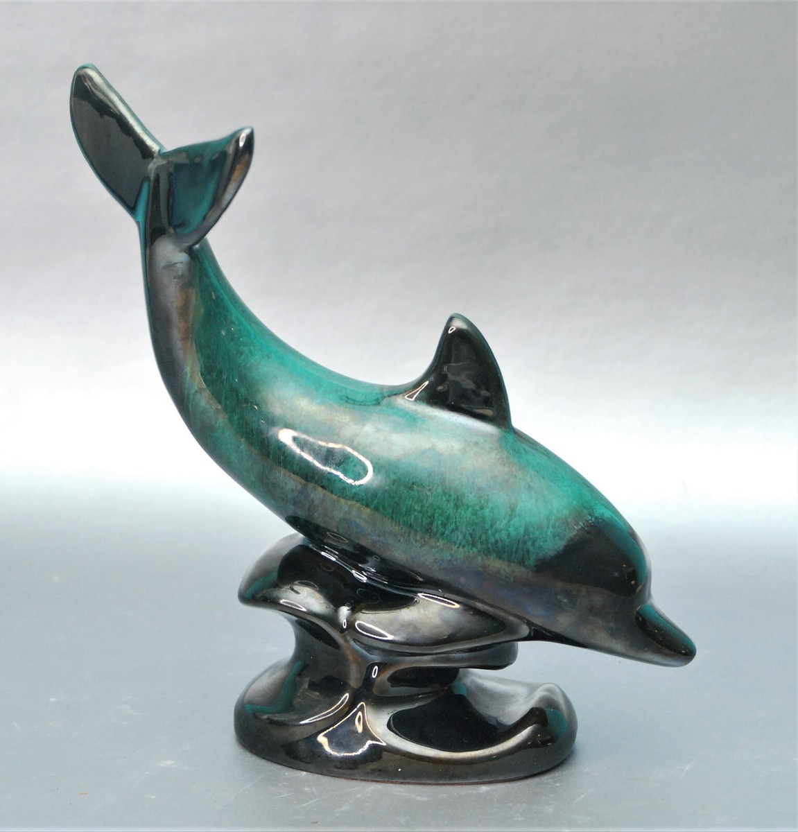 LARGE VINTAGE BLUE MOUNTAIN POTTERY DOLPHIN DOLFIN SHIPS FROM USA