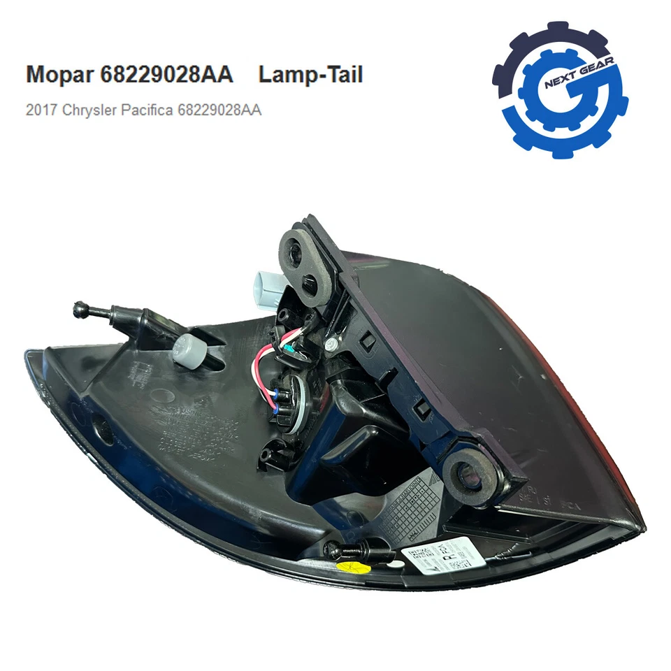 Nueva luz trasera exterior derecha gris Mopar OEM 2017-2023 Chrysler Pacifica 68229028AA Foto 2 de 4