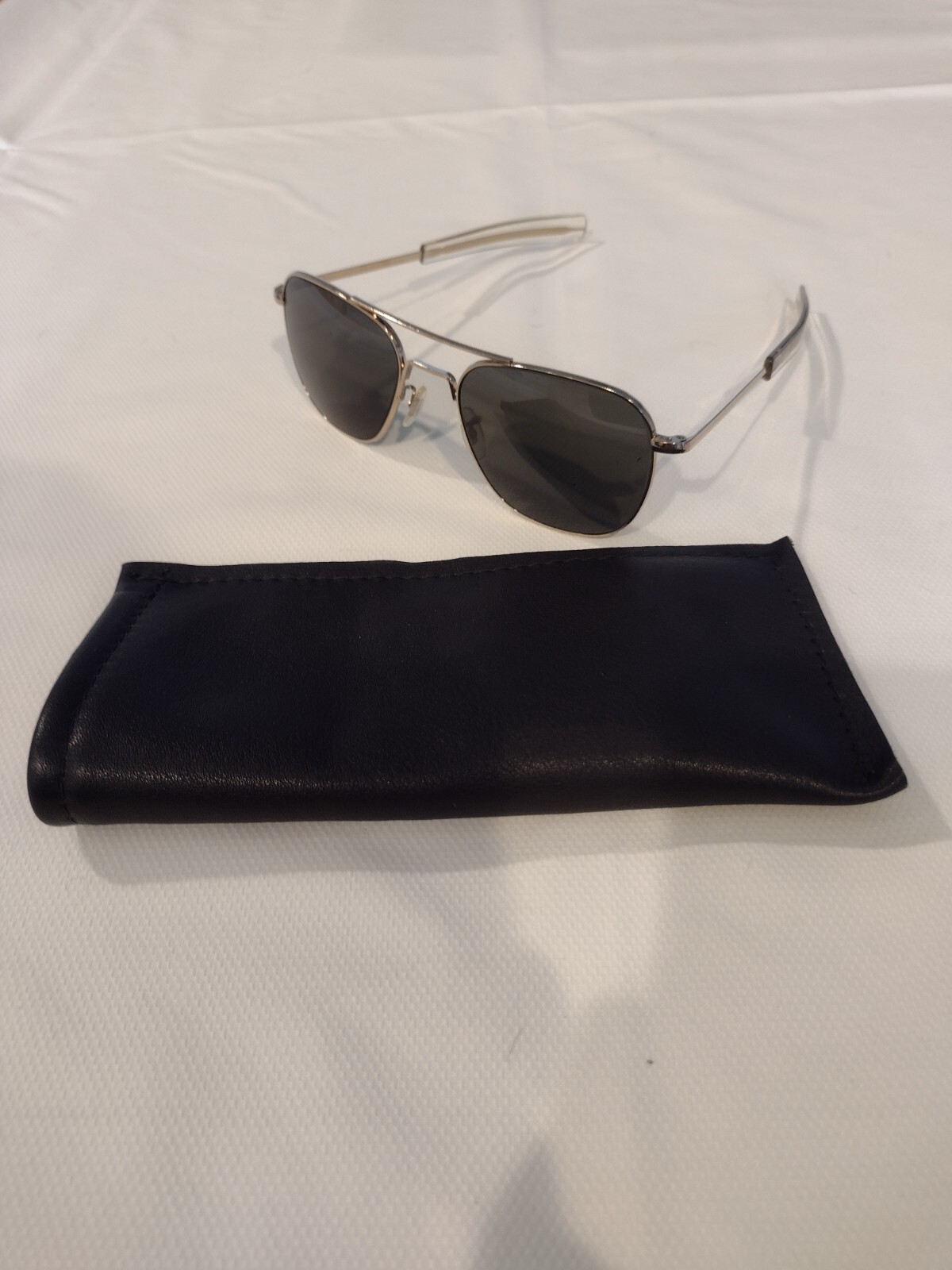 Skymaster aviator sunglasses with leather case-image