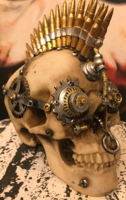 STEAMPUNK BULLIT MOHIKANER DEKORATIVER SCHÄDEL ORNAMENT MAKELLOS - MEHR AUFGELISTET