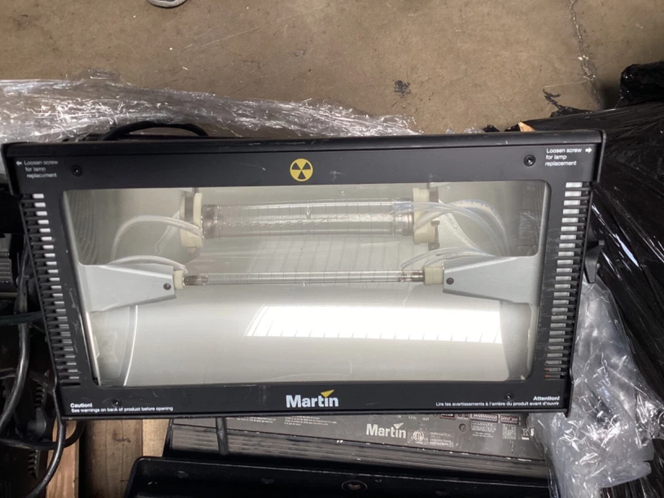 Martin Atomic 3000 DMX Strobe Light T20A 250V - Image 2 of 4