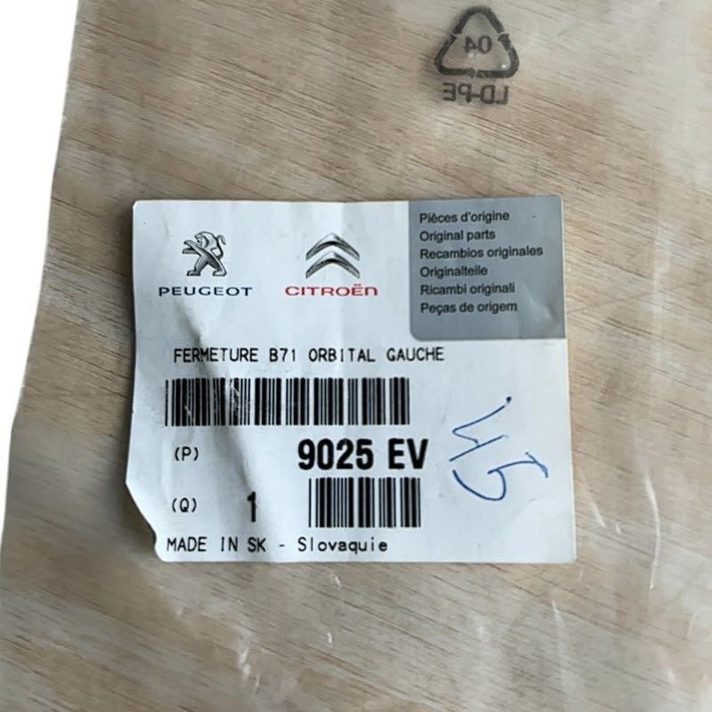 Remplacer enjoliveur cassé CITROËN 9025EV gauche fixation fermeture B71