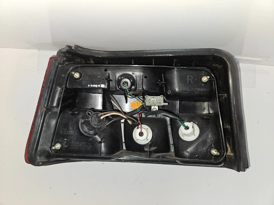 Luz trasera derecha del lado del pasajero HYUNDAI EXCEL 1992-1994 HTBK OEM, 166-58576 Foto 3 de 4