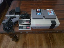 Nintendo Entertainment System NES Console(NES-001)Zapper, 2Controller WORKING...