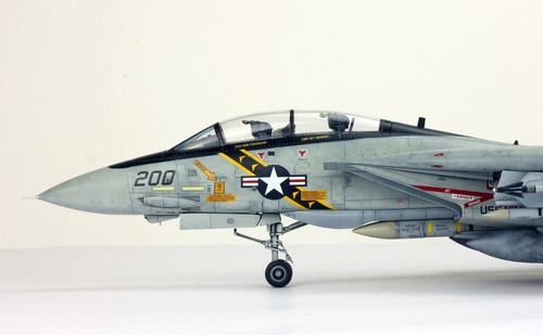 PreSale 1:48 ProBuilt Model USN F-14A Tomcat Jolly Roger - Picture 4 of 24