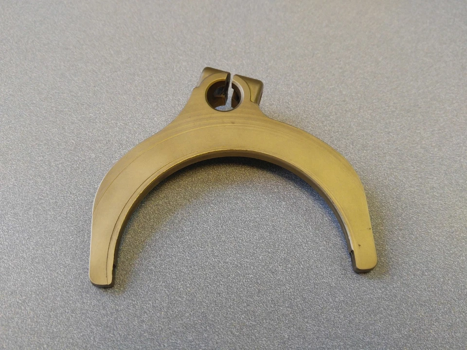 HORQUILLA DE CAMBIO DE LATÓN DE 3ª A 4ª VELOCIDAD ORIGINAL USADA MUY BONITA Foto 3 de 4