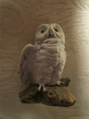 VINTAGE NAPCOWARE JAPAN WHITE SNOWY OWL ON BRANCH #315 PORCELAIN BISQUE FIGURINE