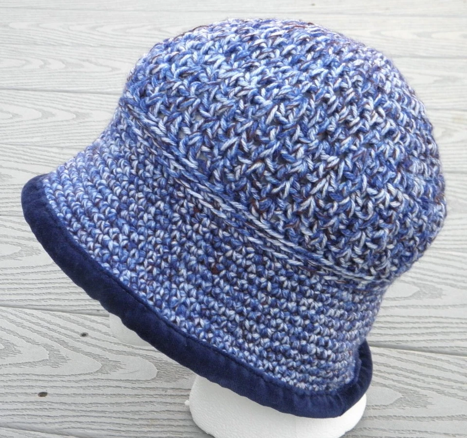 Elegante Cloche Azul Pequeño Mezcla de Algodón Ganchillo - Hecho a Mano por Michaela Foto 2 de 4