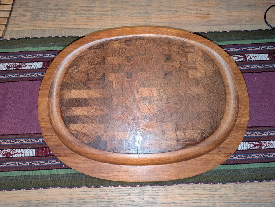 Режущая доска Dansk Teak — большая 21 x 16 дюймов, наклонный дизайн, сделано в Таиланде - Изображение 2 из 4