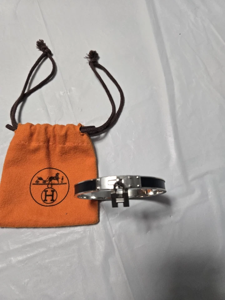 Brazalete para mujer HERMÈS esmalte negro 6,35 cm (2,5 pulgadas) tono plata Foto 2 de 4