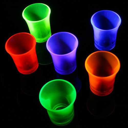 Econ Neon Polystyrene CE Shot Glasses 25 ml 100 Pack Reusable, UV Glow Party Cup - Picture 2 of 12