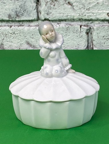 Vintage weiß überbackene Schmuck Schale Porzellan Andenken Box mit kleinem Clown Junge - Bild 2 von 15