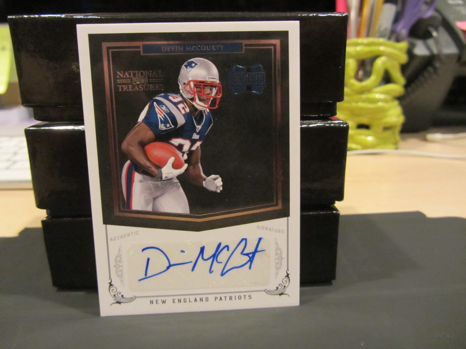 National Treasures Rookie Autograph Patriots Devin McCourty 88/99 2010