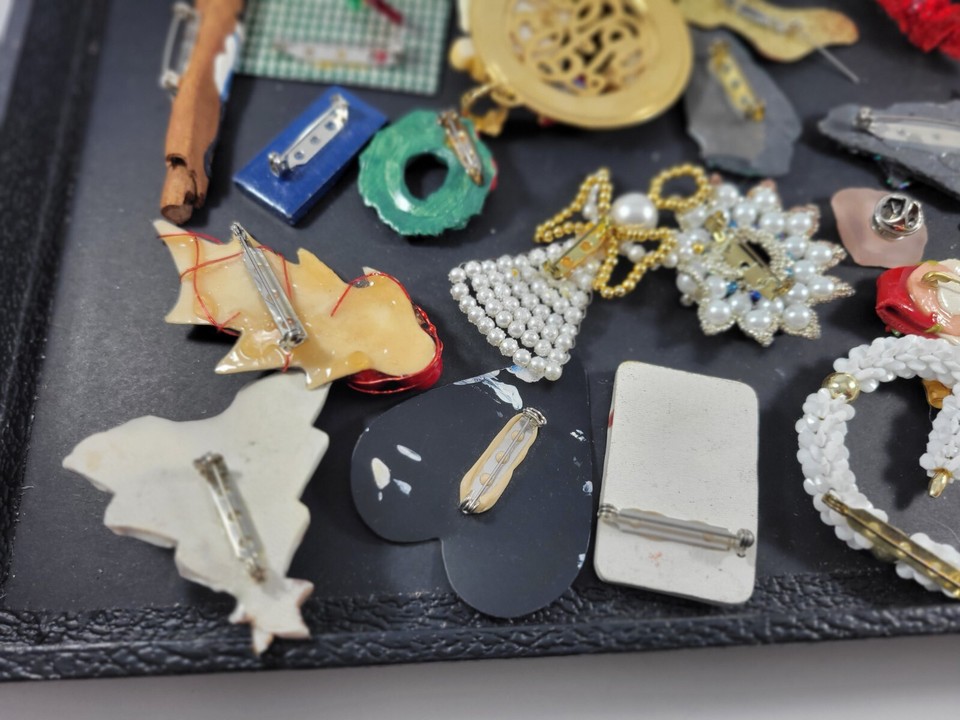 Christmas Artisan Handmade Brooch Pin Stone Bead Shell Domino Ceramic