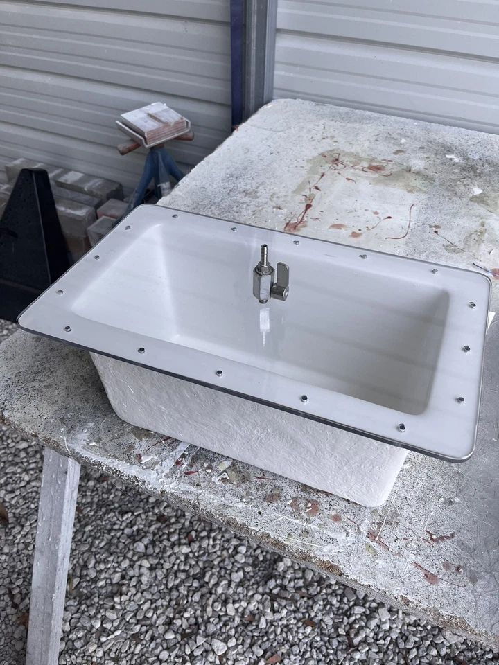 Cofre de mar grande Baitwell, caja de bomba Livewell o caja de sumidero solamente Foto 2 de 4