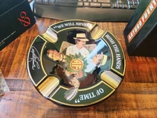 Arturo Fuente Ceramic Cigar Ashtray - Black beautiful Detail Great edition Cigar