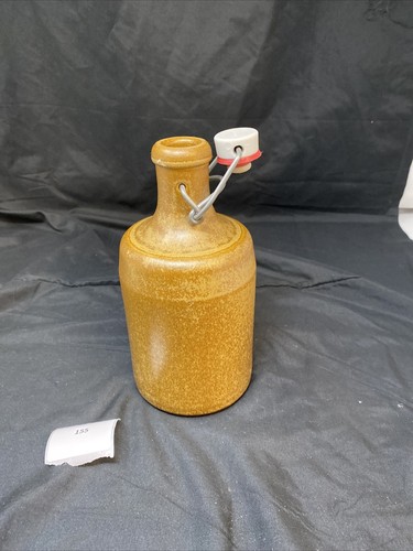Tonflasche mit aufgesetztem Verschluss - Bild 4 von 7