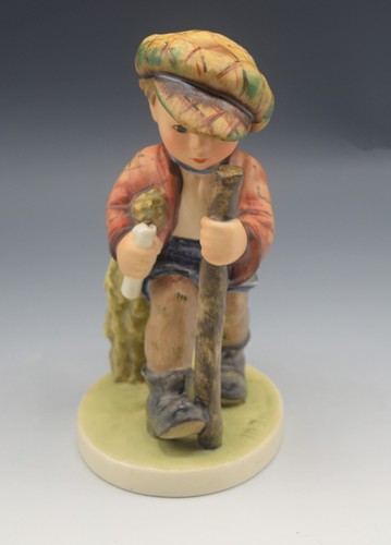 HUMMEL GOEBEL W.GERMANY FULL BEE MARK ON SECRET PATH #386 BOY 5.5" FIGURINE - Picture 3 of 9