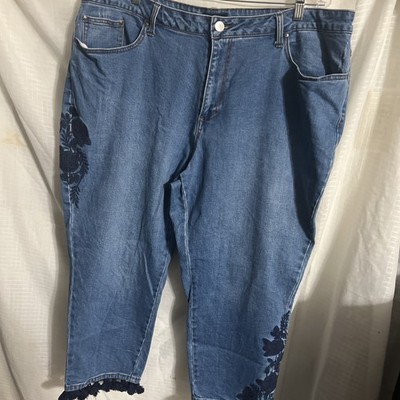 Curations 22W Embroidered Capris (BA3)