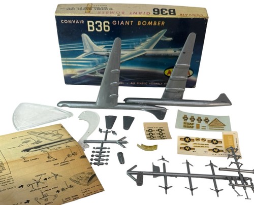 Vintage 1957 AURORA Convair B36 Giant Bomber Model Kit 1/333 TEILMONTIERT