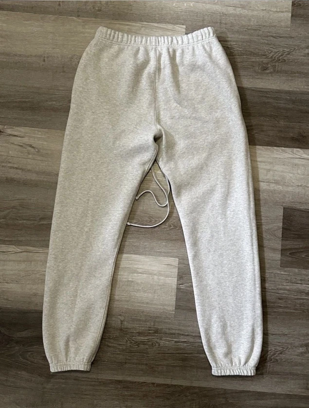 Pantalones deportivos Fear Of God Essentials SS22 avena ligera etiquetas nuevas talla mediana Foto 2 de 3