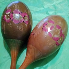 Vintage Holz bemalt Fuschia Maracas handgeschnitzt Blumen Shaker Mexiko 11,5"