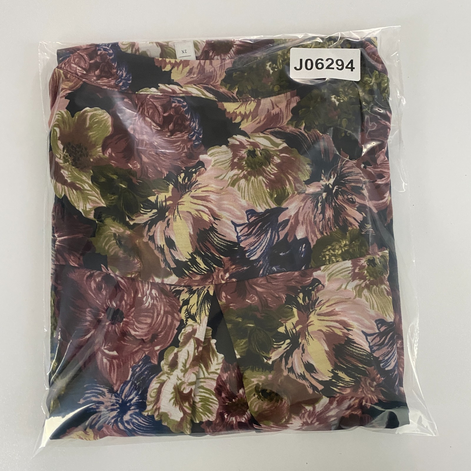 Dear Scarlett Lizzy Blouse Size 2X Tunic Stretch Split Neck Floral Multicolor