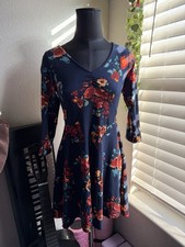 FOREVER 21 Fit & Flare Dress Navy Floral 3/4 Sleeve V-Neck Short Pullover M