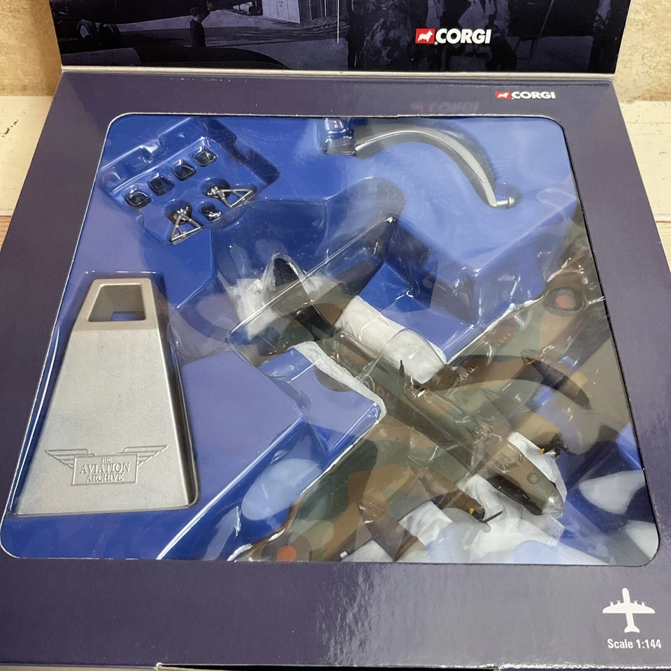 Corgi THE AVIATION ARCHIVE #AA31101, B-17G Fortress III - BK117/BU-U RAF 214 Sqd - Image 2 of 4