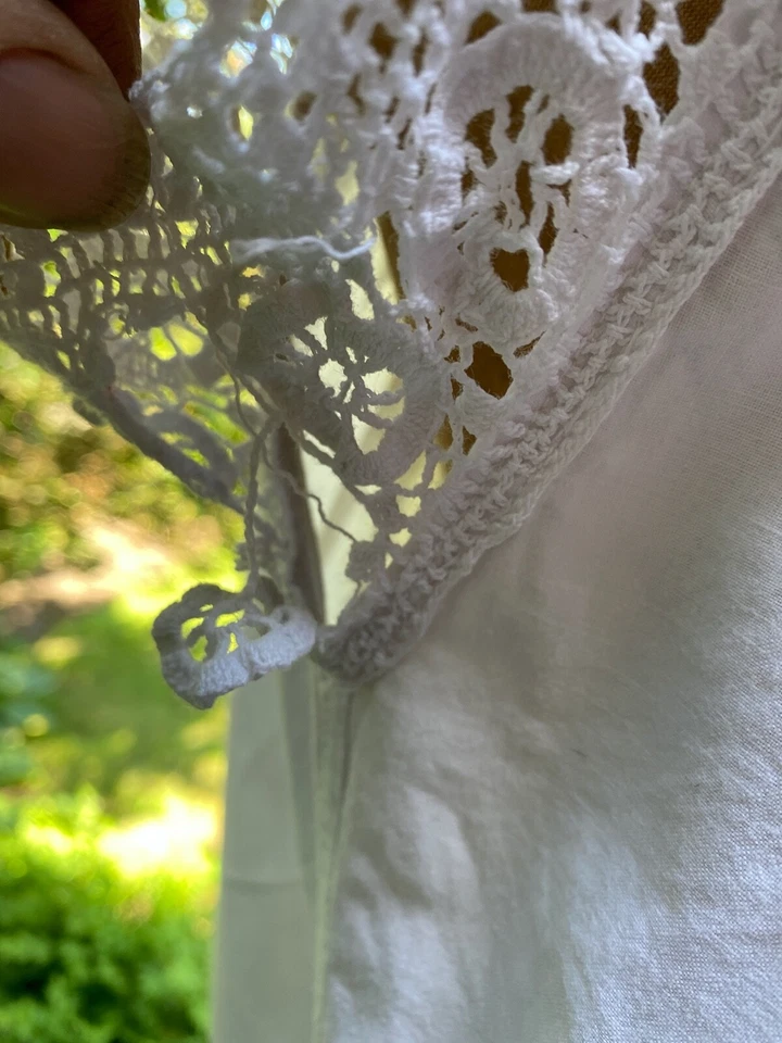 ANTIQUE 19TH C SIMPLE VICTORIAN WHITE COTTON & LACE NIGHTIE B 54" - Image 4 of 4