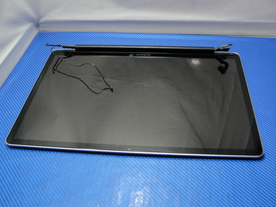 MacBook Pro A1297 17" Early 2010 MC024LL/A LCD Screen Assembly 661-5470 - Image 2 of 4