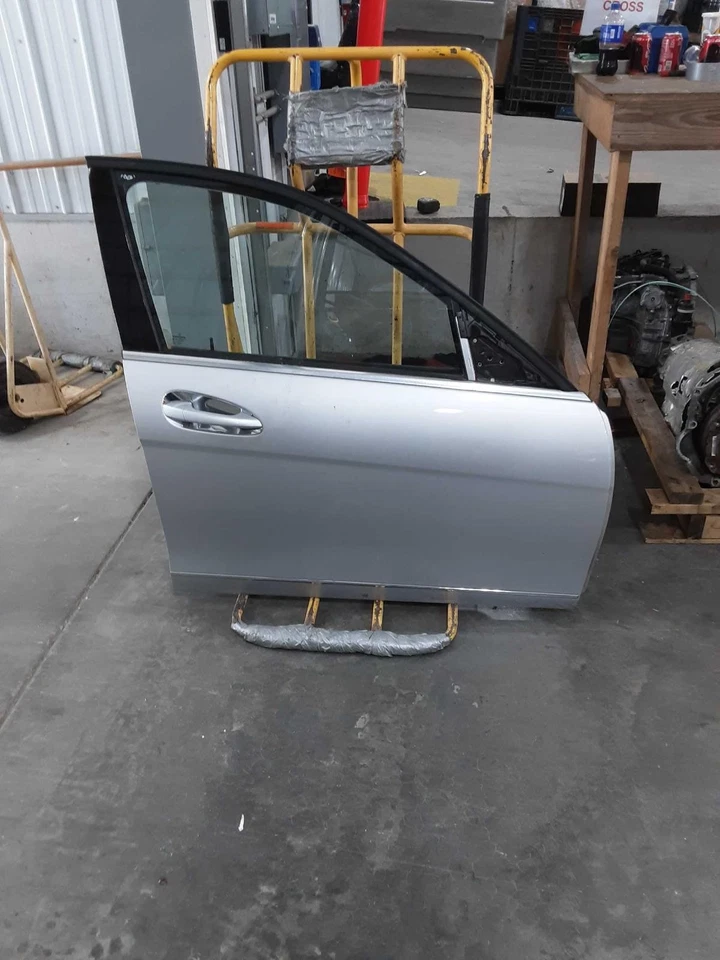 Used Front Right Door Assembly Front fits: 2013 Mercedes-benz Mercedes c-class 2 Foto 2 de 4