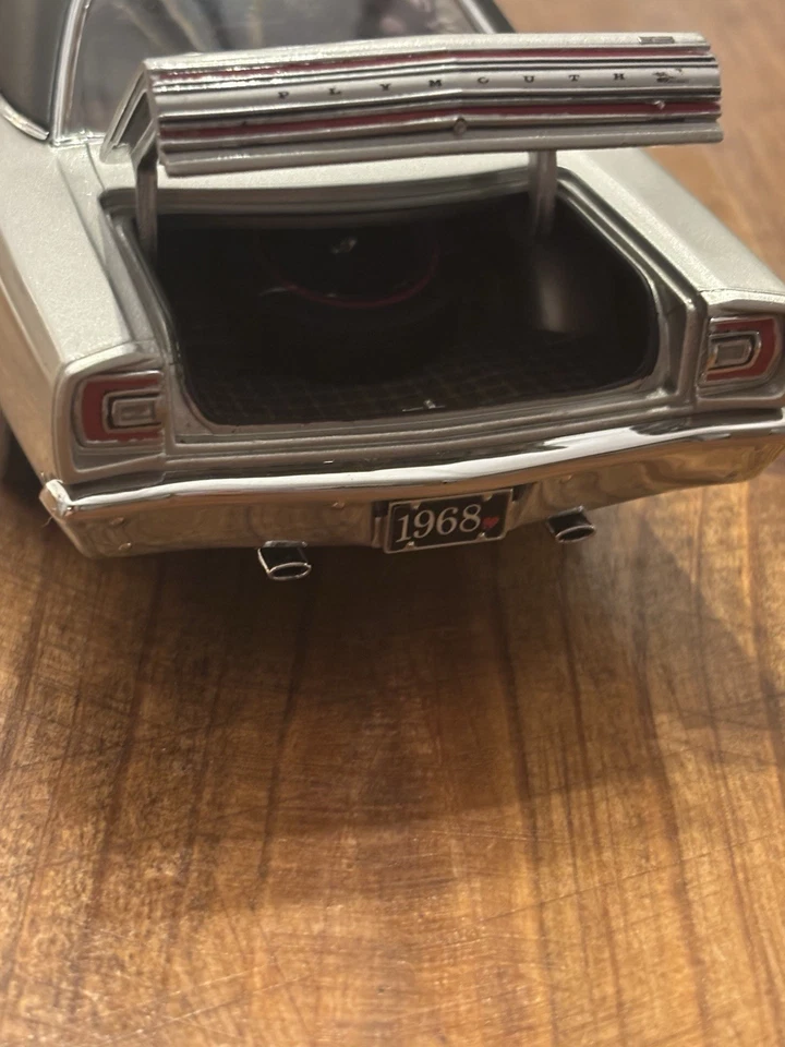 Danbury Mint 1968 Plymouth Road Runner 383 plateado/negro raro 1:24 Foto 3 de 4