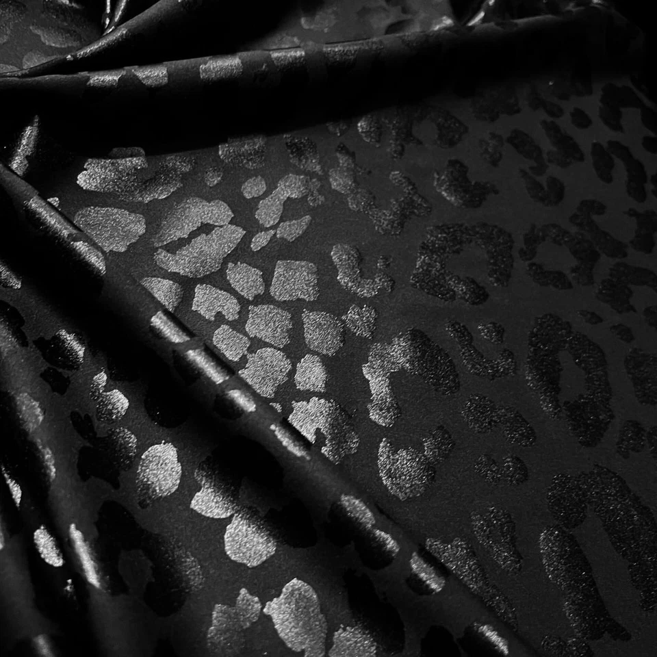 Traje de baño negro con estampado de animales de leopardo elástico en 4 vías 60" de ancho spandex por yarda Foto 2 de 4