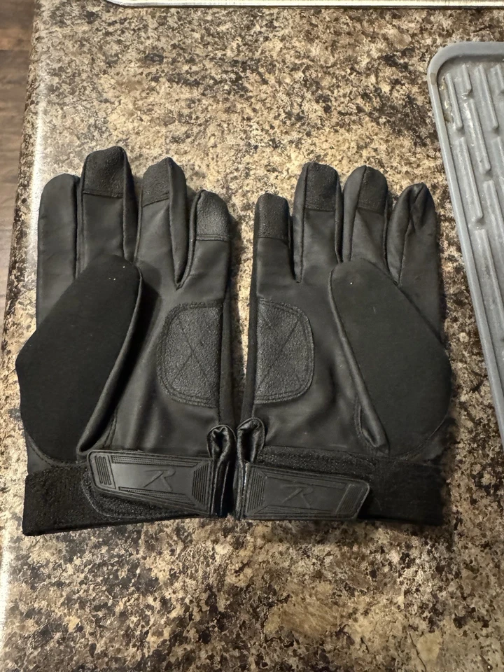 Rothco 男式/男女通用中号黑色坚固战术手套带握把 — 第 2/3 张图片