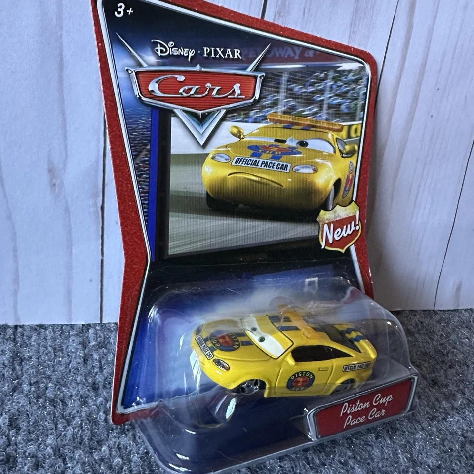 Disney Pixar Cars 2007 taza de pistón coche de ritmo fundido a presión 1:55 #M2953 Mattel nuevo en paquete Foto 3 de 4