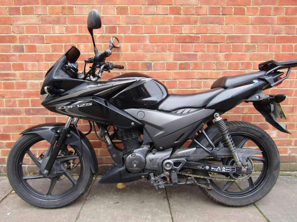 HONDA CBF 125 2015 . PX TO CLEAR , SOLD AS SEEN , RUNS AS IT SHOULD
