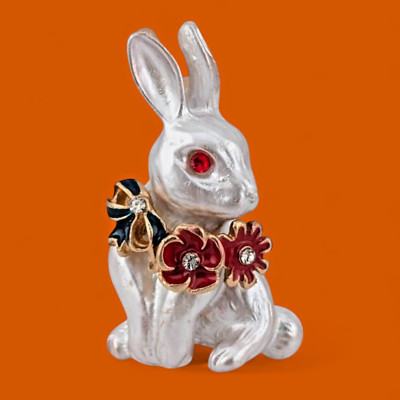 LITTLE WHITE RABBIT BROOCH PENDANT Easter Bunny flower cottagecore pin M5
