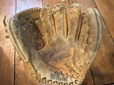 VINTAGE JIM CATFISH HUNTER WILSON A2141 MODEL BASEBALL GLOVE MITT